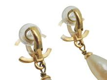 画像をギャラリービューアに読み込む, - CHANEL シャネル ヴィンテージ ココマーク スウィングパール イヤリング A05096 95P