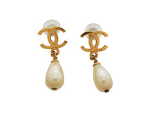 画像をギャラリービューアに読み込む, - CHANEL シャネル ヴィンテージ ココマーク スウィングパール イヤリング A05096 95P