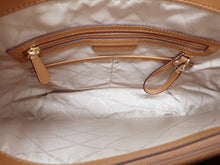 画像をギャラリービューアに読み込む, - MICHAEL KORS マイケルコース VOYAGER PVC EW SIG ボイジャー MKシグネチャー Tote Bag PCポケット付 トートバッグ 30T8GV6T4B