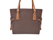 画像をギャラリービューアに読み込む, - MICHAEL KORS マイケルコース VOYAGER PVC EW SIG ボイジャー MKシグネチャー Tote Bag PCポケット付 トートバッグ 30T8GV6T4B