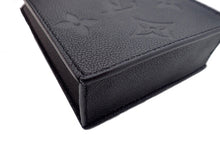 画像をギャラリービューアに読み込む, LOUIS VUITTON ルイヴィトン Monogram embossed Taurillon モノグラム・エンボス トリヨン Petit Sac Plat プティット・サックプラ M81417
