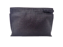 画像をギャラリービューアに読み込む, - LOEWE ロエベ T-Pouch Tポーチ Embossed Anagram エンボス アナグラム Second Clutch Bag セカンド クラッチバッグ