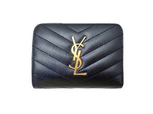 画像をギャラリービューアに読み込む, YSL SAINT LAURENT サンローラン CASSANDRE MATELASSÉ カサンドラ マトラッセ Monogram Compact Zip Around Wallet in Grain De Poudre Leather モノグラム コンパクト ジップアラウンド ウォレット(グレイン ド プードル エンボスレザー) 668288BOW011000