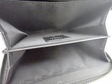 画像をギャラリービューアに読み込む, - MARY QUANT マリークワント DAISY ENAMEL PATCH QUILT デイジー エナメル パッチ キルト Bifold Wallet with Round Zipper Coin Purse ラウンドファスナー小銭入れ付き 二つ折り財布