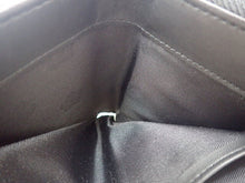 画像をギャラリービューアに読み込む, - MARY QUANT マリークワント DAISY ENAMEL PATCH QUILT デイジー エナメル パッチ キルト Bifold Wallet with Round Zipper Coin Purse ラウンドファスナー小銭入れ付き 二つ折り財布