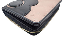 画像をギャラリービューアに読み込む, - MARY QUANT マリークワント DAISY ENAMEL PATCH QUILT デイジー エナメル パッチ キルト Bifold Wallet with Round Zipper Coin Purse ラウンドファスナー小銭入れ付き 二つ折り財布