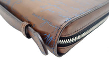 画像をギャラリービューアに読み込む, - BERLUTI ベルルッティ Itauba Wide Scritto Leather Long Zipped Wallet イタウバ ワイド スクリットレザー トラベル オーガナイザー ウォレット Golden Patine Event Limited Color:Turquoise ゴールデンパティーヌ スクリット(文字) イベント限定カラー:ターコイズ