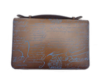 画像をギャラリービューアに読み込む, - BERLUTI ベルルッティ Itauba Wide Scritto Leather Long Zipped Wallet イタウバ ワイド スクリットレザー トラベル オーガナイザー ウォレット Golden Patine Event Limited Color:Turquoise ゴールデンパティーヌ スクリット(文字) イベント限定カラー:ターコイズ