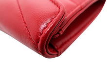 画像をギャラリービューアに読み込む, - YSL SAINT LAURENT サンローラン ルル エンベロープ ウォレット スモール シャイニーレッド キルティングレザー 504668OJ4066805