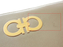 画像をギャラリービューアに読み込む, - Salvatore Ferragamo サルヴァトーレ フェラガモ ガンチーニ ラウンドファスナー 長財布