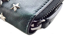 画像をギャラリービューアに読み込む, JIMMY CHOO ジミーチュウ カーナビー スタースタッズ付 ジップアラウンド ウォレット