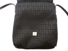 画像をギャラリービューアに読み込む, - FENDI フェンディ Zucchino ズッキーノ Messenger Shoulder Bag メッセンジャー ショルダーバッグ 8BT075