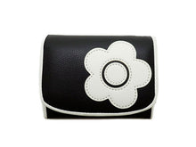 画像をギャラリービューアに読み込む, - MARY QUANT マリークワント デイジー オンサイドウォレット 二つ折り財布
