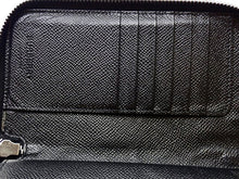 画像をギャラリービューアに読み込む, - BURBERRY バーバリー Dリング付 ラウンドファスナー 財布 8022288 A1189