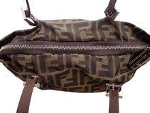 画像をギャラリービューアに読み込む, - FENDI フェンディ ズッカ柄 ミニハンドバッグ