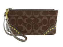 画像をギャラリービューアに読み込む, COACH コーチ Studded wristlet pouch スタッズ付リストレットポーチ 濃茶/ラメ