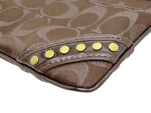 画像をギャラリービューアに読み込む, COACH コーチ Studded wristlet pouch スタッズ付リストレットポーチ 濃茶/ラメ
