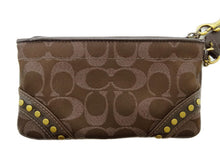 画像をギャラリービューアに読み込む, COACH コーチ Studded wristlet pouch スタッズ付リストレットポーチ 濃茶/ラメ