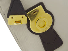 画像をギャラリービューアに読み込む, BURBERRY LONDON バーバリー ロンドン クラッチバッグ 2018年モデル ベージュ/黒