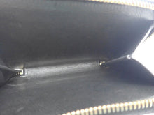 画像をギャラリービューアに読み込む, YSL SAINT LAURENT サンローラン CASSANDRE MATELASSÉ カサンドラ マトラッセ Monogram Compact Zip Around Wallet in Grain De Poudre Leather モノグラム コンパクト ジップアラウンド ウォレット（グレイン ド プードル エンボスレザー） 668288BOW011000
