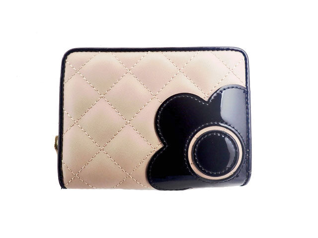 MARY QUANT マリークワント DAISY ENAMEL PATCH QUILT デイジー エナメル パッチ キルト Bifold Wallet with Round Zipper Coin Purse ラウンドファスナー小銭入れ付き 二つ折り財布