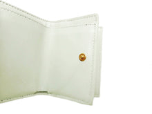 画像をギャラリービューアに読み込む, YSL SAINT LAURENT サンローラン CASSANDRE MATELASSE ORIGAMI TINY WALLET IN GRAIN DE POUDRE EMBOSSED LEATHER カサンドラ マトラッセ モノグラム オリガミ タイニーウォレット キルティング グレインレザー Tri-Fold Compact Wallet 三つ折り コンパクトウォレット 668274BOWA19207
