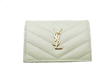 画像をギャラリービューアに読み込む, YSL SAINT LAURENT サンローラン CASSANDRE MATELASSE ORIGAMI TINY WALLET IN GRAIN DE POUDRE EMBOSSED LEATHER カサンドラ マトラッセ モノグラム オリガミ タイニーウォレット キルティング グレインレザー Tri-Fold Compact Wallet 三つ折り コンパクトウォレット 668274BOWA19207
