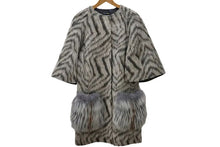 画像をギャラリービューアに読み込む, FENDI フェンディ Fur Pocket ファー ポケット Cape Coat ケープコート
