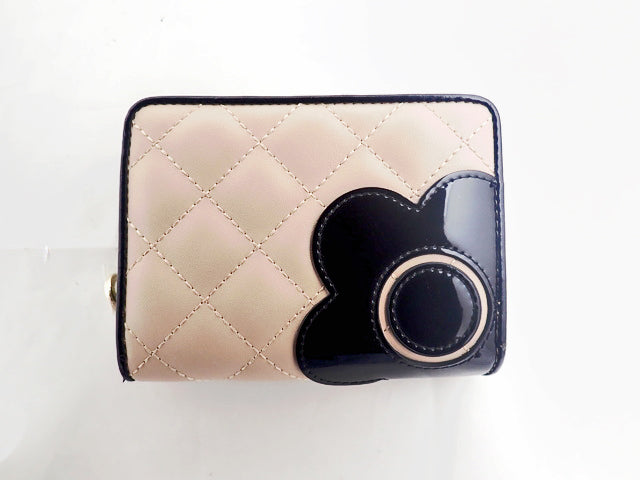 MARY QUANT マリークワント DAISY ENAMEL PATCH QUILT デイジー エナメル パッチ キルト Bifold Wallet with Round Zipper Coin Purse ラウンドファスナー小銭入れ付き 二つ折り財布