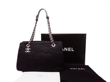 画像をギャラリービューアに読み込む, - CHANEL シャネル 31RUE CAMBON カメリア デニム チェーンショルダー トート A66903
