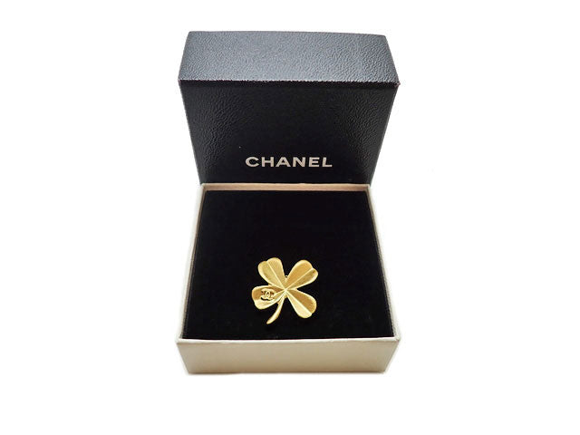 - CHANEL シャネル クローバー ココマーク ブローチ 03P
