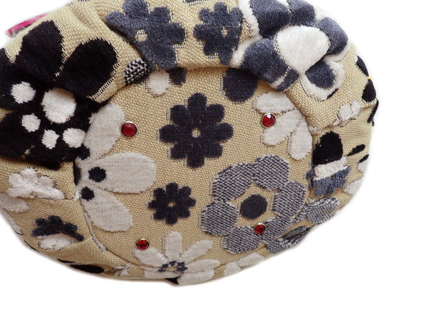 新品未使用　シンクビー　マーガレット　ハンドバック　花柄　刺繍　ボタン　ハチ 新品未使用 シンクビー マーガレット ハンドバック 花柄 刺繍